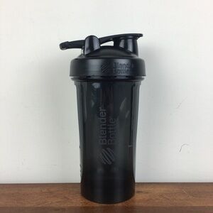 Blender Bottle Classic V2 Shaker Bottle - Black 18 Oz. Black Top